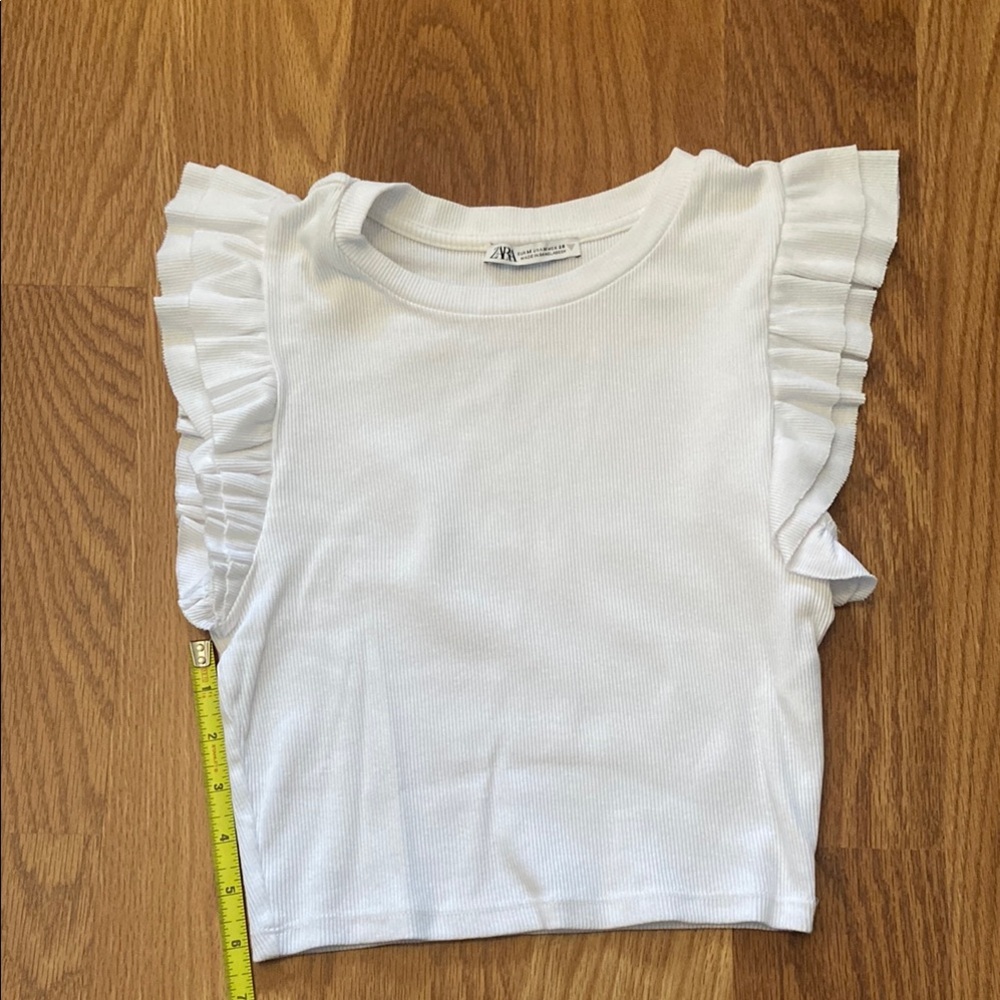 White Ruffled sleeve ribbed crop woman’s size M medium Zara